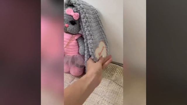 Плюшевая Зайка крючком. Обзор смотреть онлайн