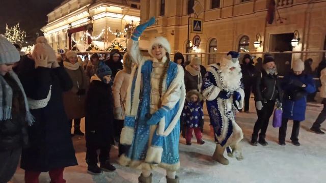 Рождественская ярмарка 2022/2023 на Манежной площади Санкт-Петербурга. Танцы народов мира смотреть онлайн