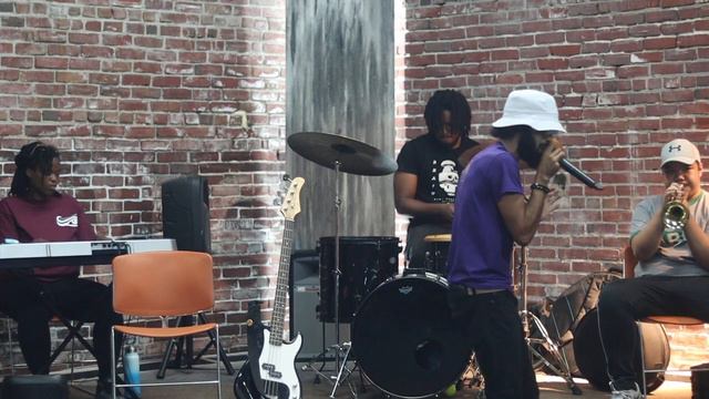 Part one of of Open Mic Headliner, representing Live music and Hip Hop Tim Jones смотреть онлайн