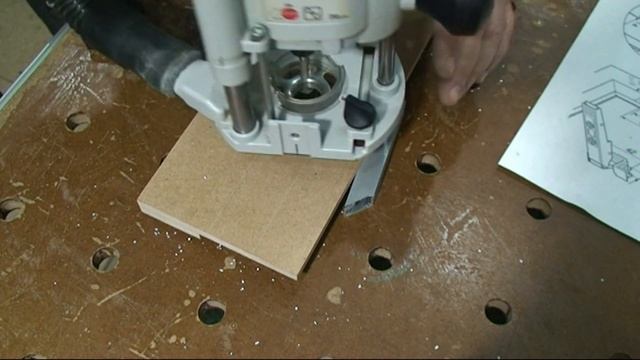 Фрезеровка узкого профеля F-1-17 под петлю Blum. смотреть онлайн