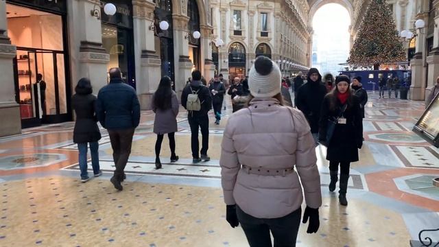 Milan, Italy - The Galleria Vittorio Emanuele II смотреть онлайн