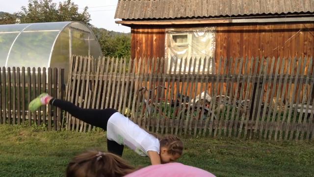 VLOG: Дача☺️ Стоим На Руках👣 смотреть онлайн