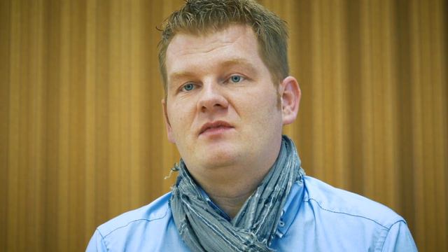 Robin Egloff mit der Kamera auf Workshops begleitet смотреть онлайн