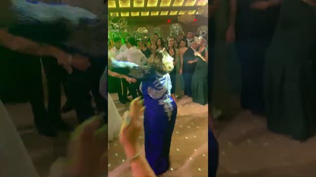 Малинка Калантарова на свадьбе своих дорогих друзей, дочерей Исаака и Жданны Шахмуровых JUNE 2022 смотреть онлайн