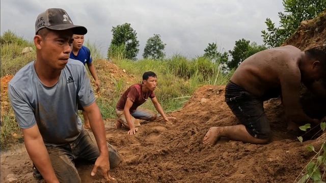 Villagers and hunters round up a 1000-year-old vicious carnivorous giant monster смотреть онлайн