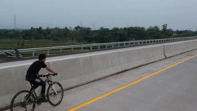 CYCLING AT TRANS JAVA WITH POLYGON (Tol Trans Jawa) смотреть онлайн