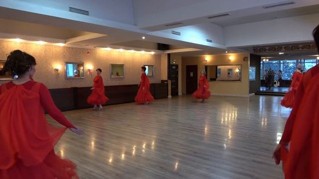 "Медленный вальс" - Танцевальный ансамбль "Лада" ГТК "Любимовка" смотреть онлайн