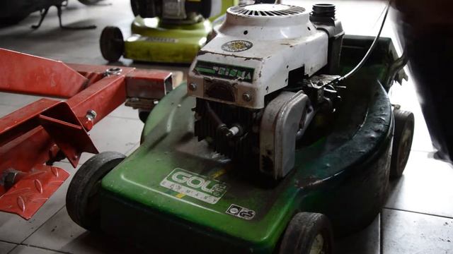 Газонокосарка 4т Незаводиться!Чистка карбюратора! смотреть онлайн