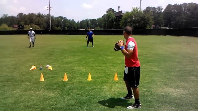 QB/Football Trainer Ron Veal, one-on-one training with Dennis Bell and twin brother Bryan. смотреть онлайн