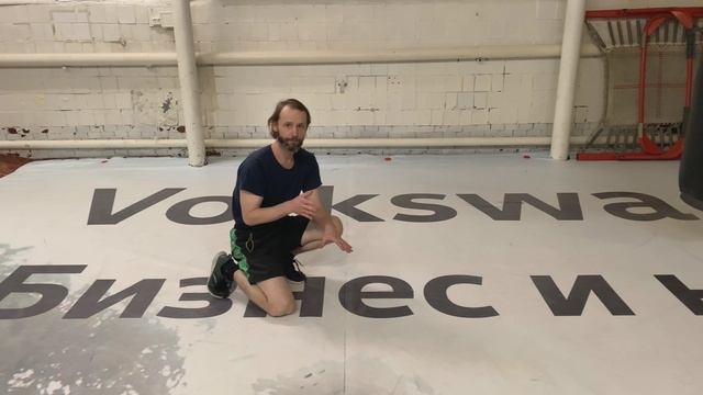 Кувырок вперед с опорой на одну руку смотреть онлайн