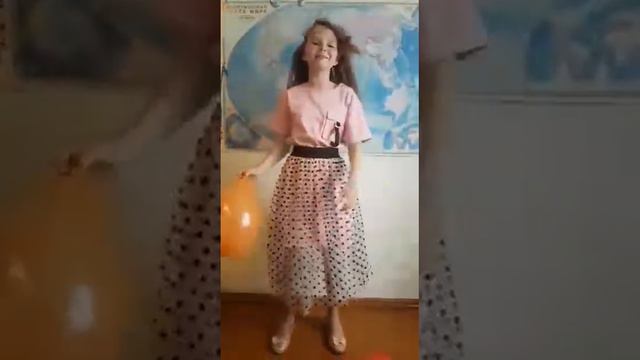 "На большом воздушном шаре"поёт Арина Вититлова смотреть онлайн