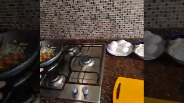 Вкусная яичница готовим с овощами и сыром быстрая и полноценная еда смотреть онлайн