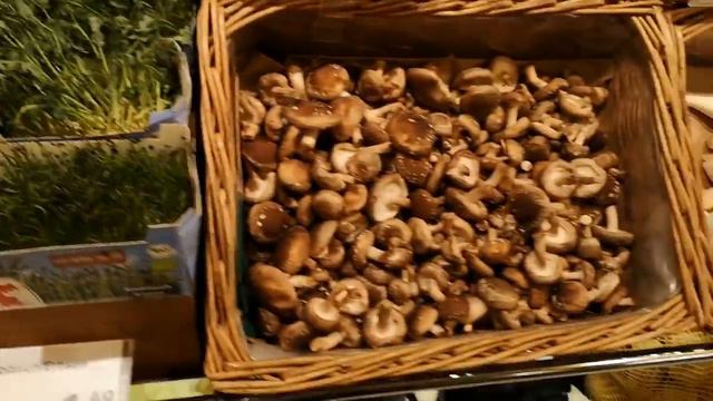 Зашли с мужем в секонд-хенд. Гуляем в торговом центре. Кафе. смотреть онлайн