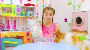 Настя учится воспитывать щенка. Настя Артем Мия видео про собачку и доктора