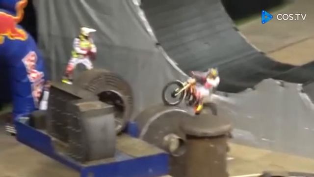 То, что делают эти парни, невероятно мото и вело экстрим шоу смотреть онлайн