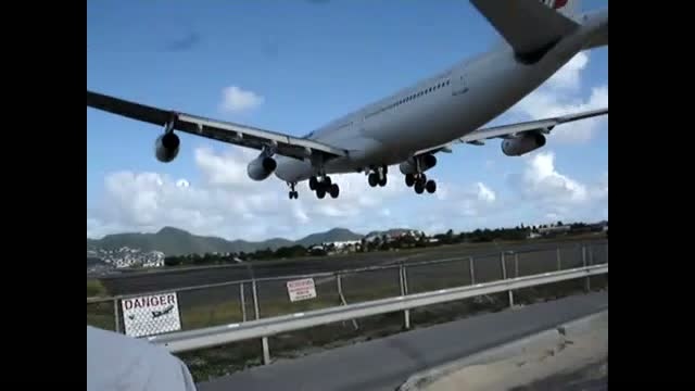 Подборка сумасшедших приземлений самолета смотреть онлайн