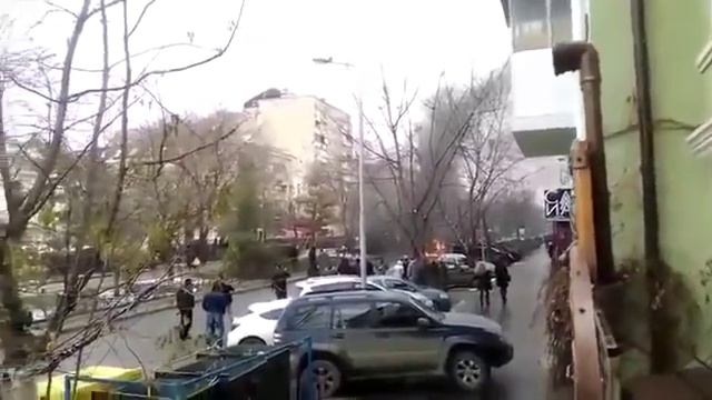 В Ростове на Пушкинской сгорела ОКА. смотреть онлайн