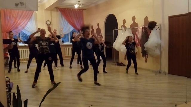 Waka-africa - Разминка (zumba) театра моды "Renaissance" Алматы смотреть онлайн