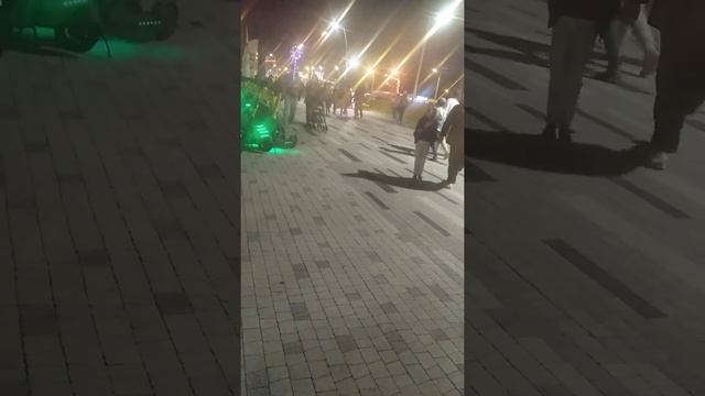 День города в Казани! Как принарядились горожане на праздник вечером. смотреть онлайн