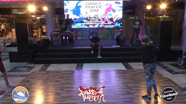 Dance Traffic Jam. Hip-Hop баттл. Эмма vs Огурец смотреть онлайн