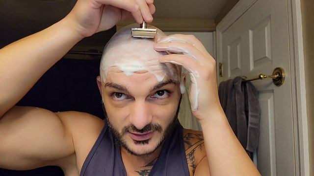 GILLETTE FAT BOY + SCHICK KRONA HYBRID | A HEAD SHAVE AND CHAT | ALMOST TO 400!! смотреть онлайн