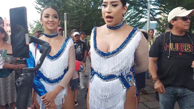 LLEGO HENRY URIAS Y SUS BELLAS BAILARINAS A PLAZA LIBERTAD смотреть онлайн