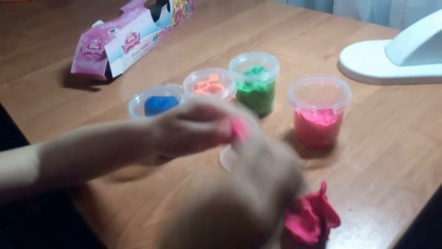 ЛЕПИМ РОЗОЧКУ ИЗ ПЛЭЙДО | ПЛАСТИЛИН PLAY-DOH смотреть онлайн