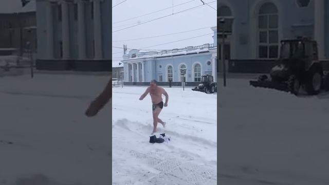 Иностранцы впервые видят столько снега. Ст. Сковородино, Заб. ж. д.. смотреть онлайн