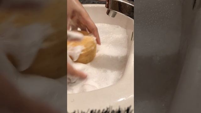 SOAPY SQUEEZING PART 1: DAWN DISH SOAP & COMET SPRAY CLEANER смотреть онлайн