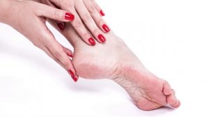 Растворила всего 20 гр. борной кислоты, вот что стало с ногами... Как избавиться от трещин на пятка