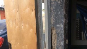 Герметизация щелей гаражных ворот монтажной пеной