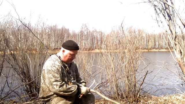 Поиск КАРАСЯ // ловля на палку, оставили удочки дома.