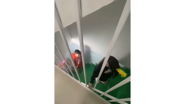 MINI VLOG/ ДИАНА ЗАСТАВИЛА СМАЙЛА МЫТЬ ПОЛЫ!!! смотреть онлайн