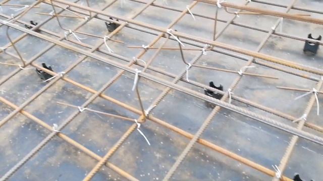 Каркас плиты фундамента из арматуры. Арматура 14 мм. Ячейка 200×200 мм. смотреть онлайн