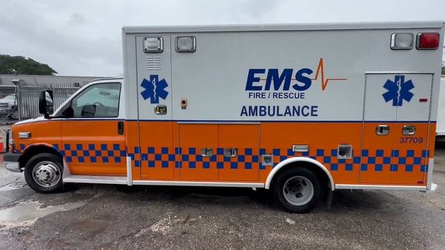 2015 Chevrolet Express AEV Ambulance Emergency Vehicles смотреть онлайн