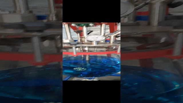 Стеклянный реактор на 30 литров с мешалкой и механизмом опускания емкости.mp4 смотреть онлайн