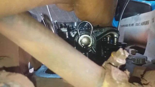 Dica de como colocar o motor OM 364 no tempo para colocar a bomba injetora em linha . смотреть онлайн