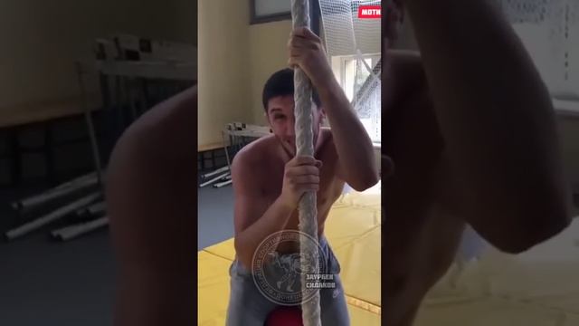 КАК РАБОТАЮТ ОЛИМПИЙСКИЕ ЧЕМПИОНЫ?ЗАУРБЕК СИДАКОВ #заурбек_сидаков #вольная_борьба #спорт #канат смотреть онлайн