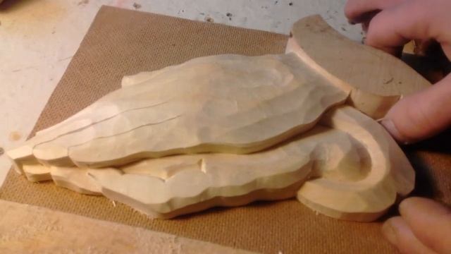 Руки молящегося. Резьба по дереву.Hands of a Prayer. Wood carving. смотреть онлайн