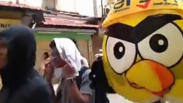 [Bersih 3.0] Angry Bird Enjoying 428 Protest Rally Before Police Fire Tear Gas смотреть онлайн