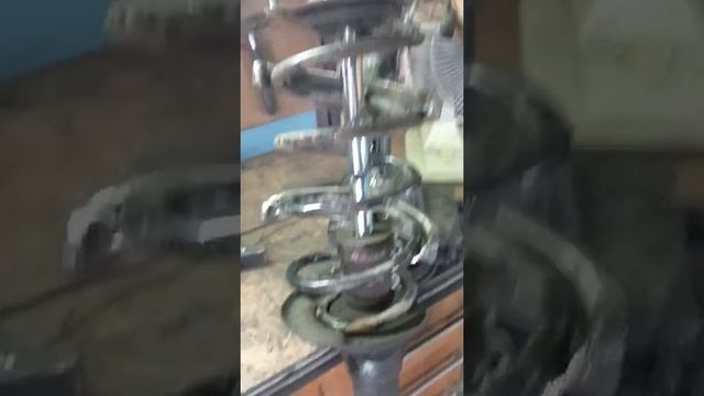стяжка пружин из домкрата. смотреть онлайн