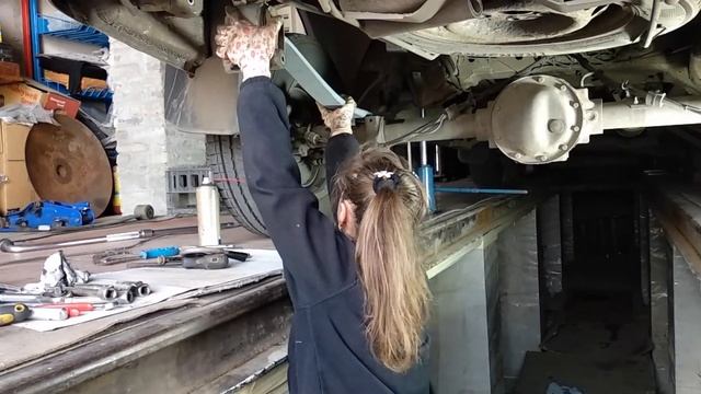 Replacing rear spring I Замена задней рессоры Mercedes-Benz Sprinter 906 смотреть онлайн