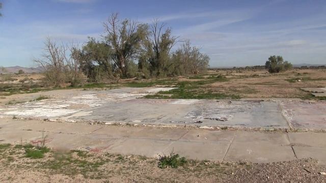 Bagdad Cafe motel land for sale $45,000 includes historic sign смотреть онлайн