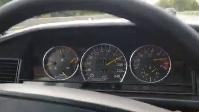 Mercedes-Benz 190E 2.6 100 km/h-200 km/h | Autobahn Acceleration смотреть онлайн