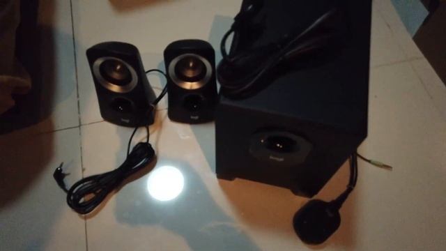 Logitech Z313 Speaker Unboxing AND Sound Test смотреть онлайн