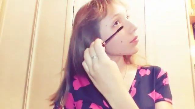 Как обычно девочки собираются на вечиринку или свидание? смотреть онлайн