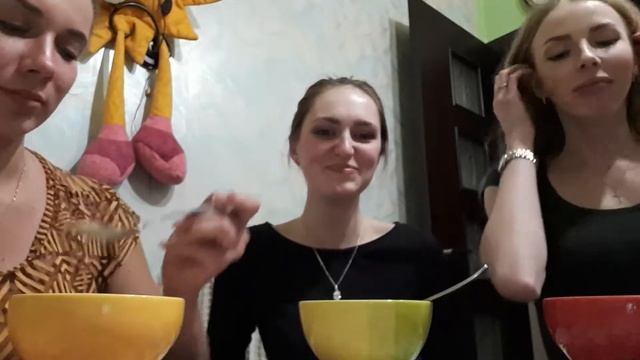 Как леди. Правила этикета за столом : как правильно кушать суп. смотреть онлайн