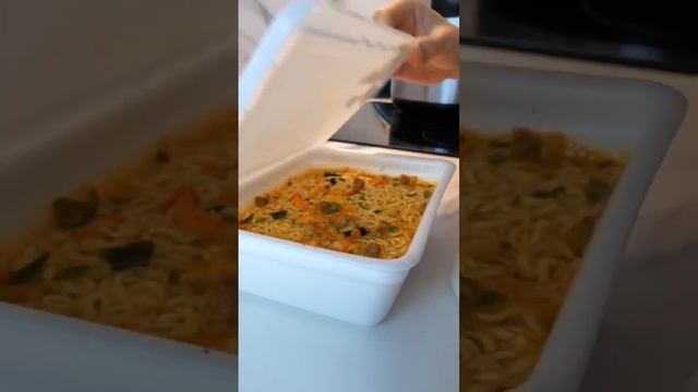 Едим красный Доширак смотреть онлайн