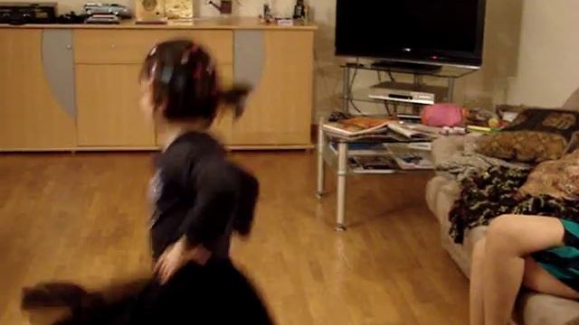 Юлька придумывает танец - февраль 2010 смотреть онлайн