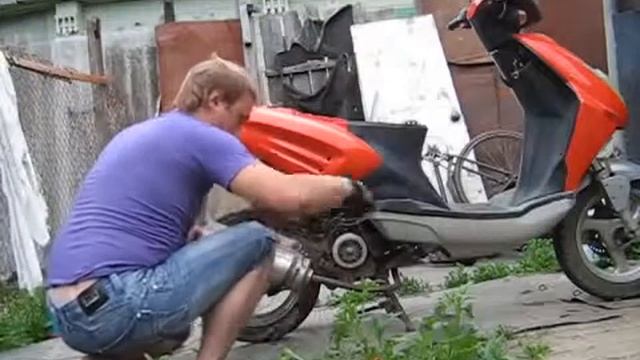 Заводим скутер с помощью веревки ... смотреть онлайн